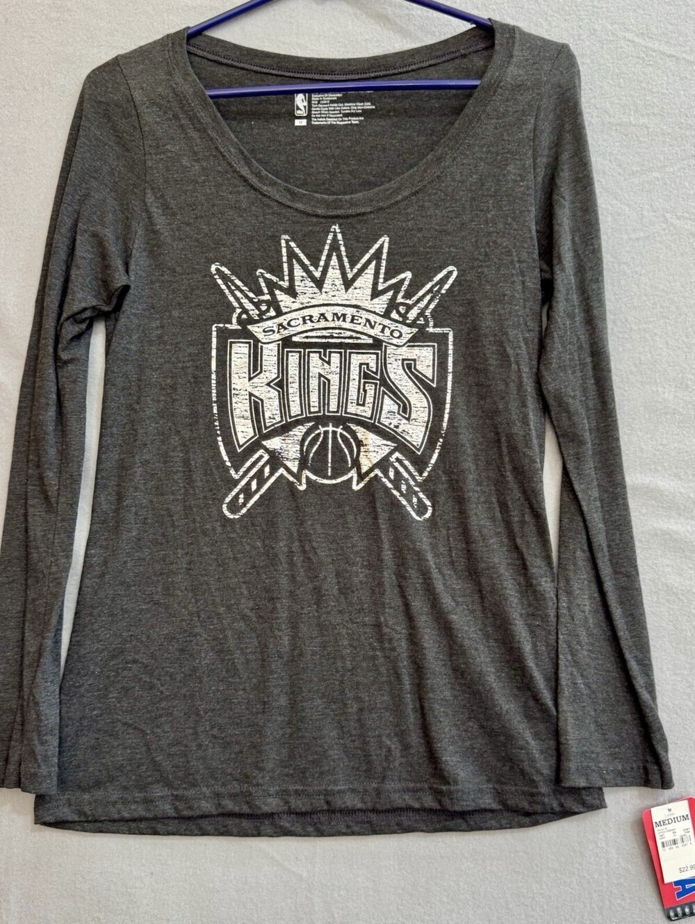 NBA Sacramento Kings Womens M Gray Long Sleeve Graphic Tee Shirt NWT Basketball